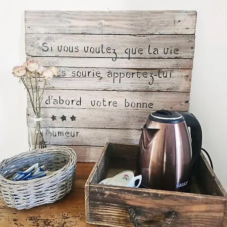 D'hotes Charme Le Trefle Pres Du Futuroscope Petit-dejeuner Oda ve Kahvaltı Bonneuil-Matours