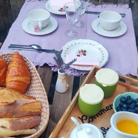 D'hotes Charme Le Trefle Pres Du Futuroscope Petit-dejeuner Oda ve Kahvaltı 3*